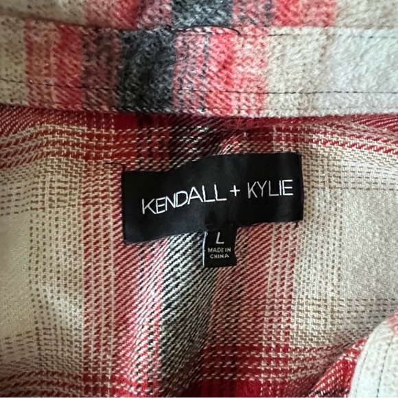 Kendall & Kylie Plaid Cropped Plaid Top - Picture 4 of 4